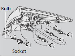 4. Turn the socket to the left and remove it.