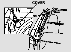 1. Open the tailgate. Place a cloth on the edge of the cover to prevent scratches.