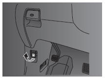 2. Turn the fuel fill cap slowly to remove the cap.